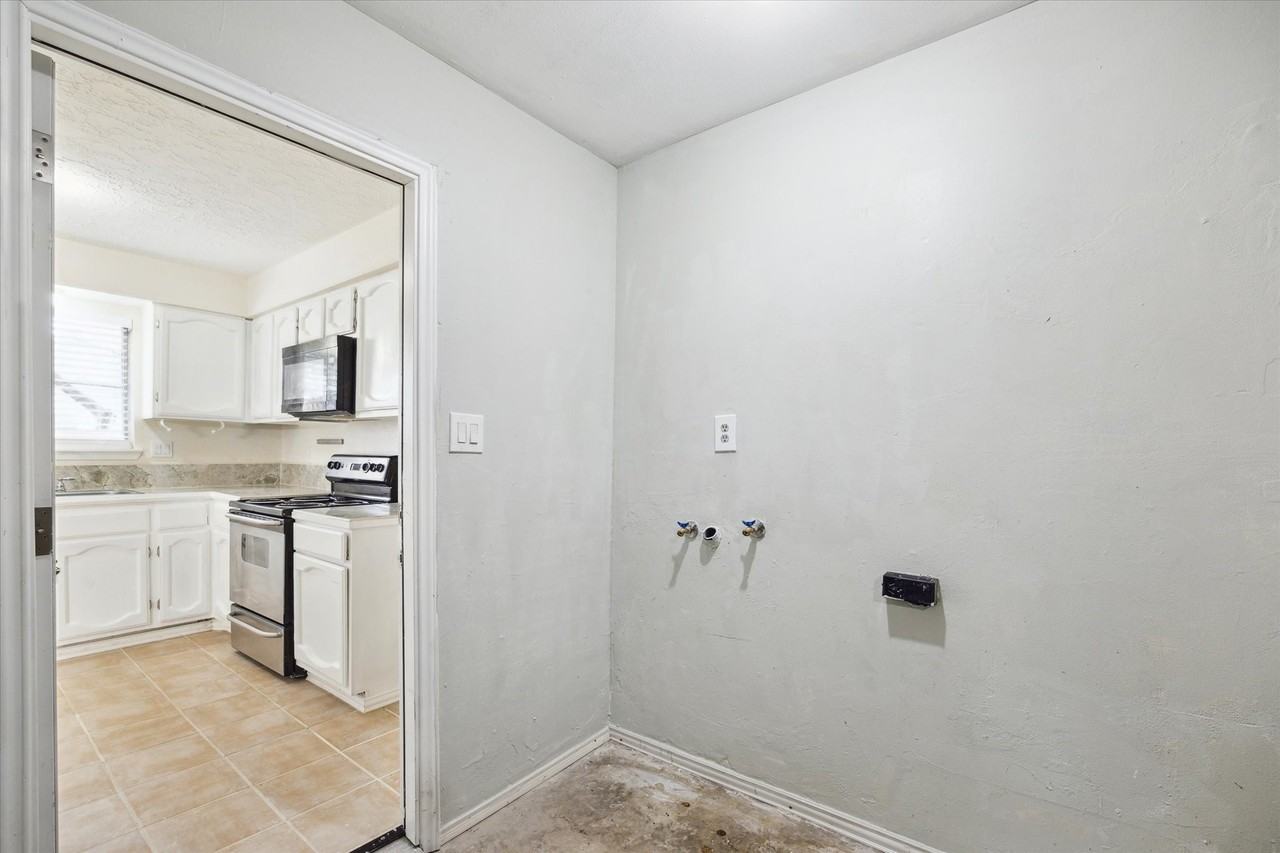 5815 Bridgegate Dr #5815 - Photo 2 of 17