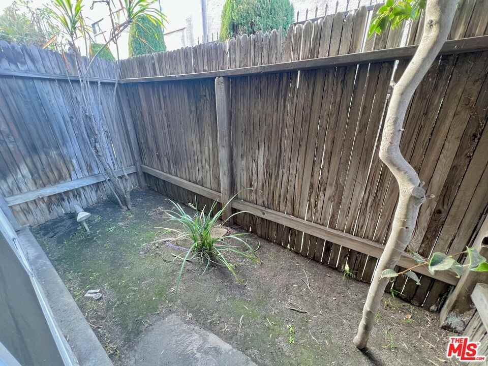 1261 Granville Avenue #1261-1 - Photo 5 of 21