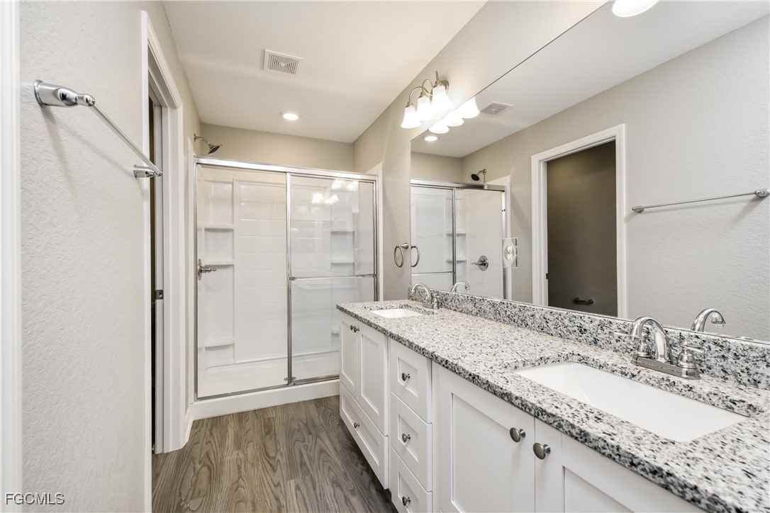 621 Northwest 37th Place #621 - Photo 5 of 16