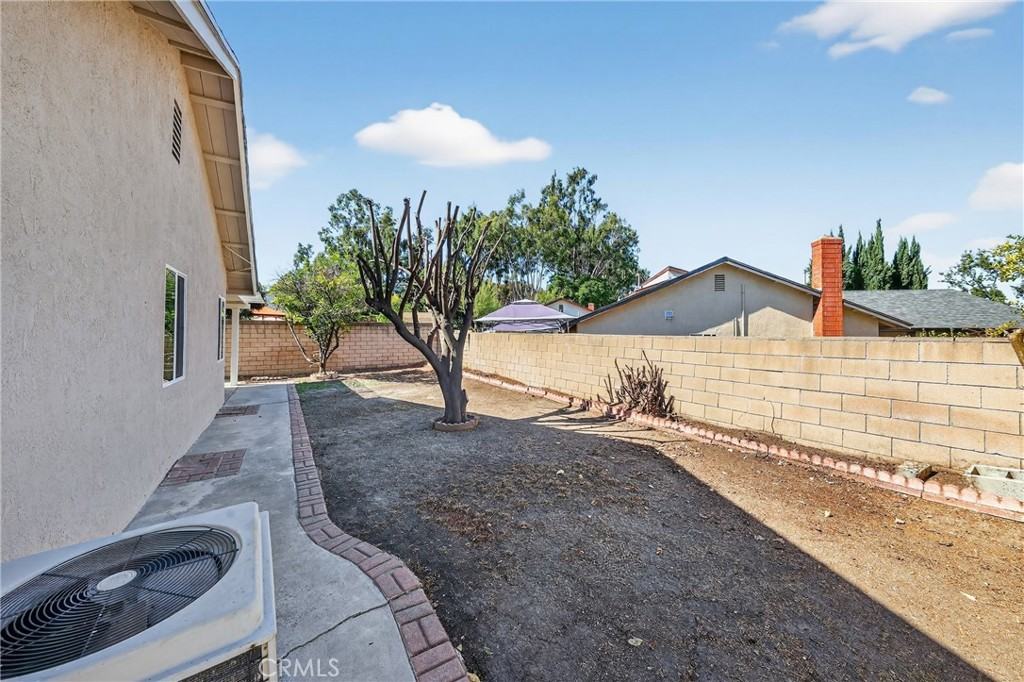 1525 Greencastle Ave #1525 - Photo 5 of 36