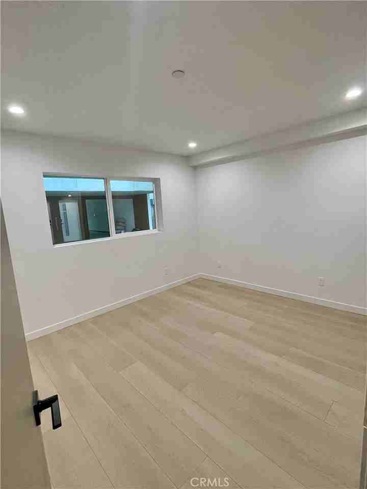 611 W 41st Pl #6111-4 - Photo 2 of 7