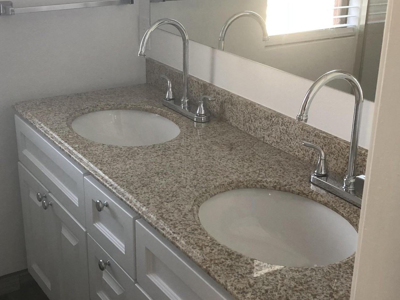 809 Bath St #809-811 - Photo 7 of 13