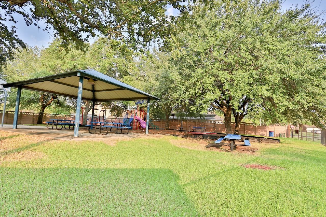 7110 Yardley Dr #7110 - Photo 4 of 41