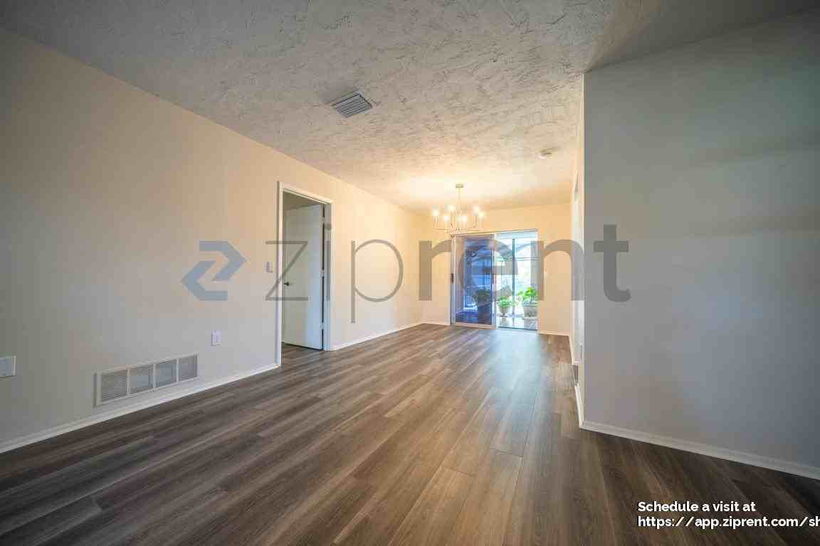 468 Laurencin Dr - Photo 4 of 27