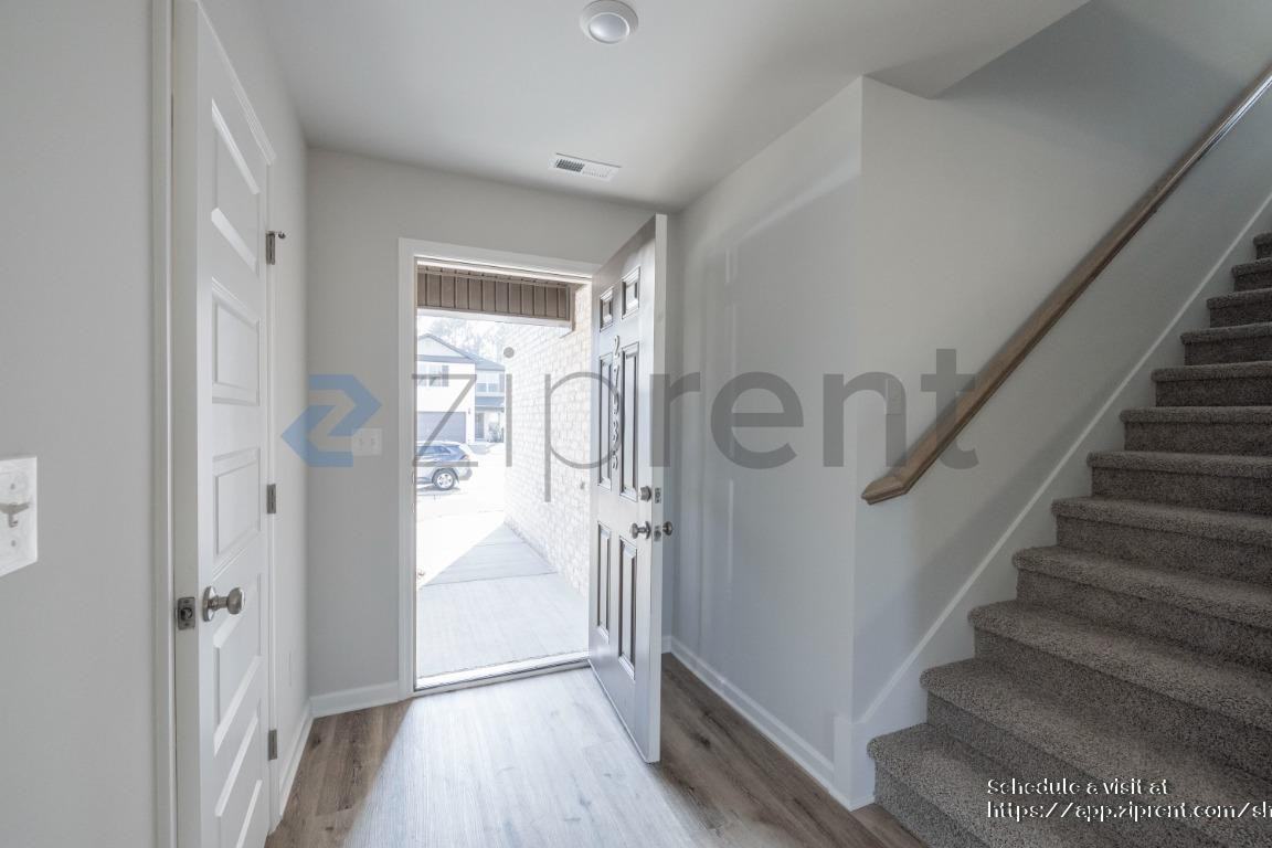 27935 Chalmers Cir - Photo 4 of 14