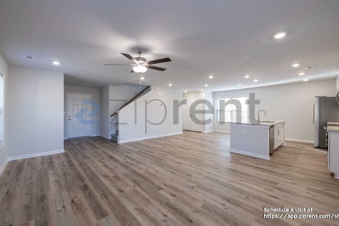 27935 Chalmers Cir - Photo 2 of 14