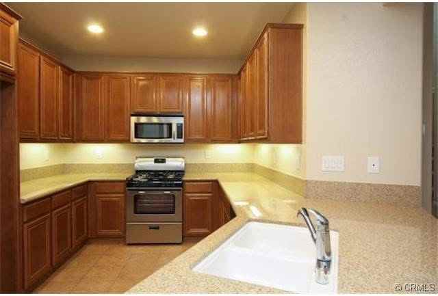 15953 Begonia Avenue - Photo 2 of 13