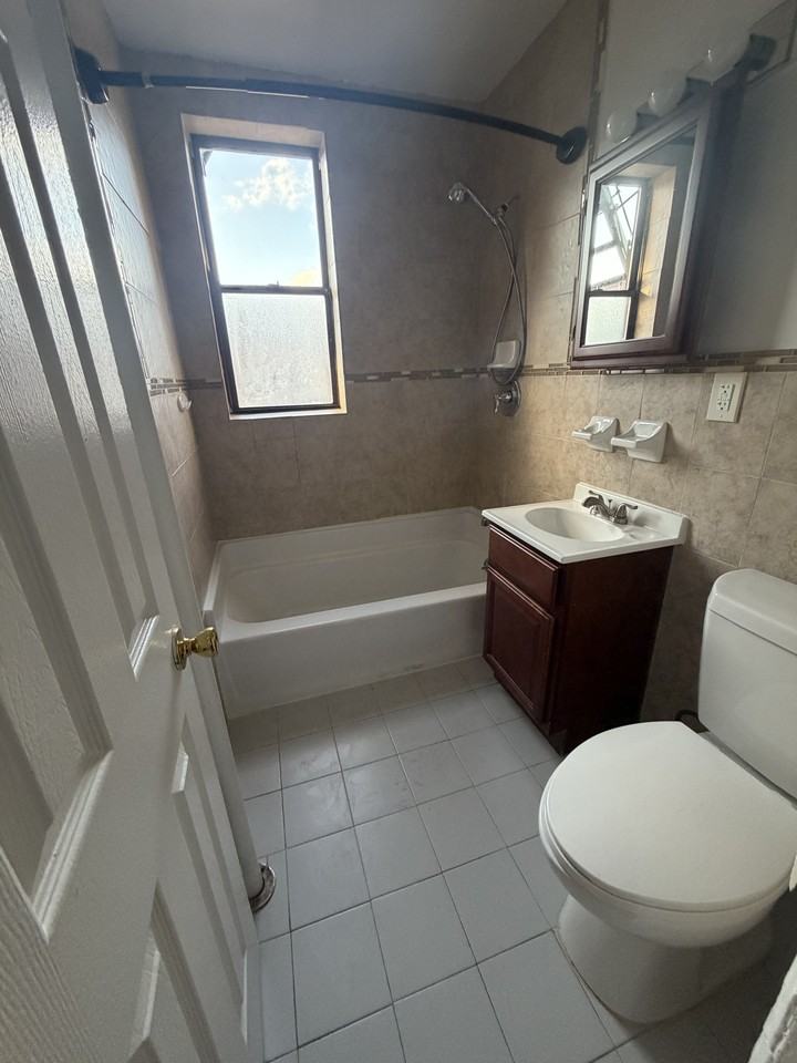 130 W 47th St #32 - Photo 5 of 8