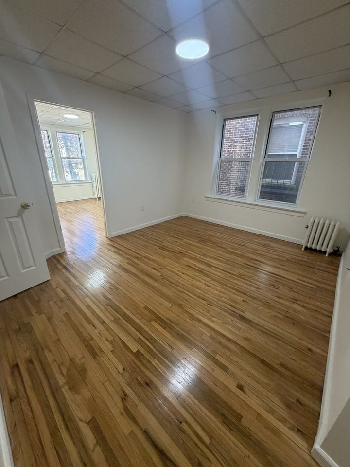 175 W 48th St #7 - Photo 2 of 8