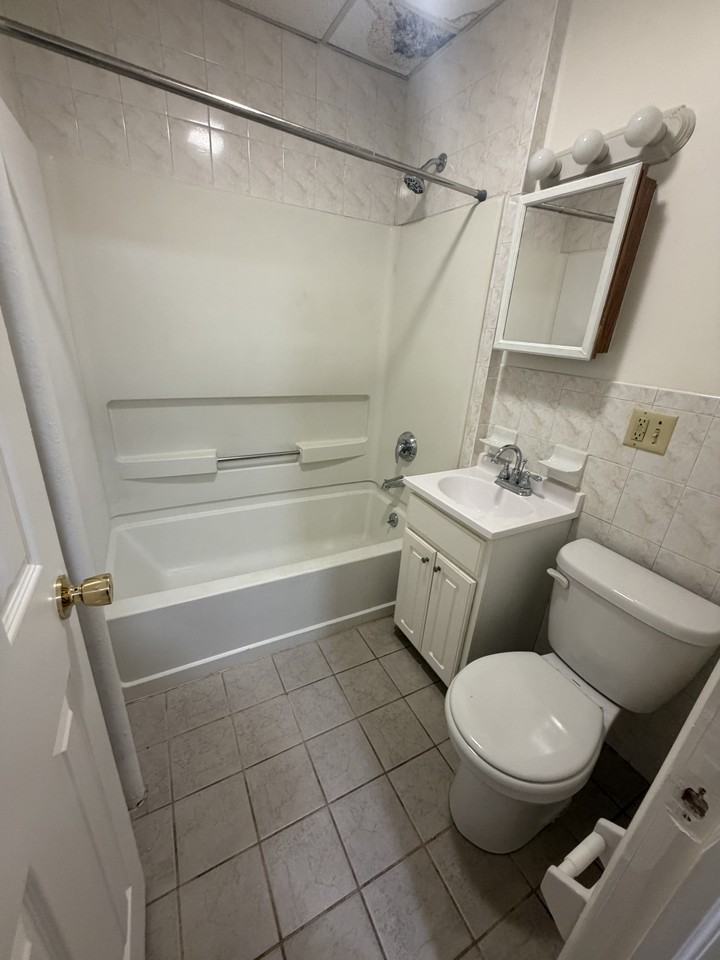 175 W 48th St #7 - Photo 5 of 8