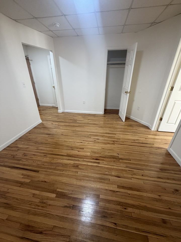 175 W 48th St #7 - Photo 6 of 8