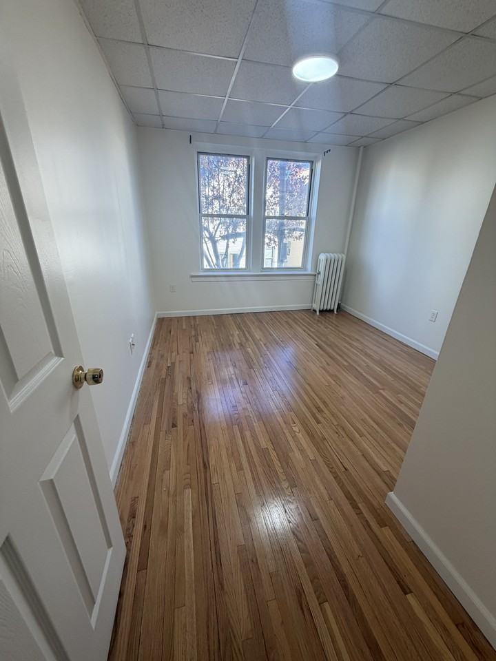 175 W 48th St #7 - Photo 7 of 8