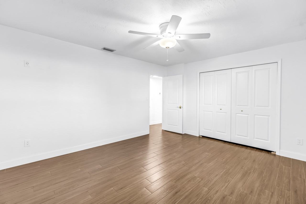 652 42nd Ave Ne #NA - Photo 3 of 11