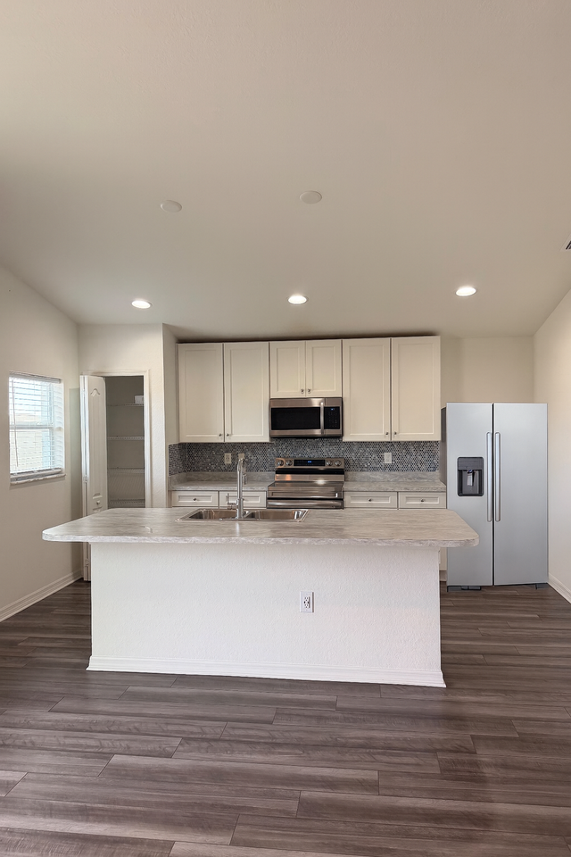 281 Arbuthnot St #NA - Photo 6 of 50