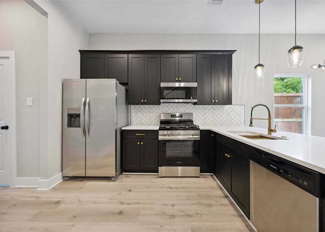 217 Pheasant St #A - Photo 3 of 22