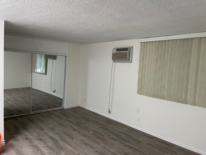 13059 Oxnard St #104 - Photo 6 of 11