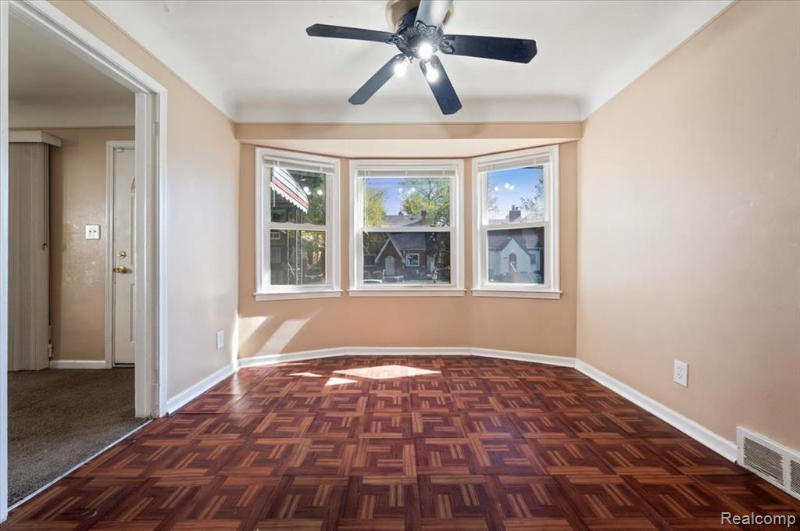 14301 Freeland Street - Photo 4 of 12