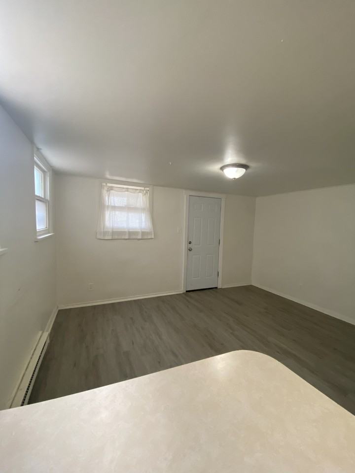 ID - 815 E Clark Street - LB - Photo 2 of 7