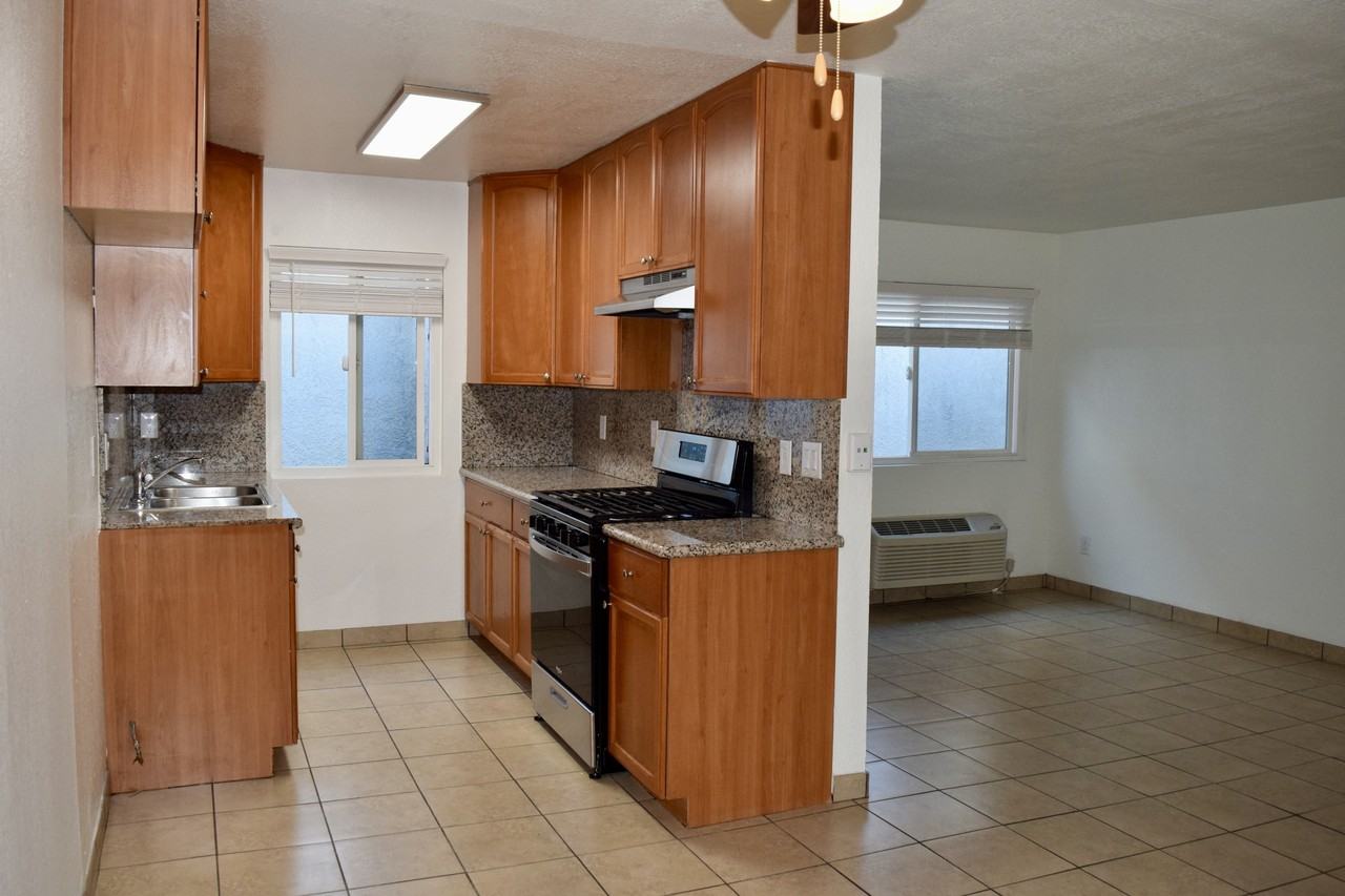 313 East Providencia Avenue - Photo 5 of 20