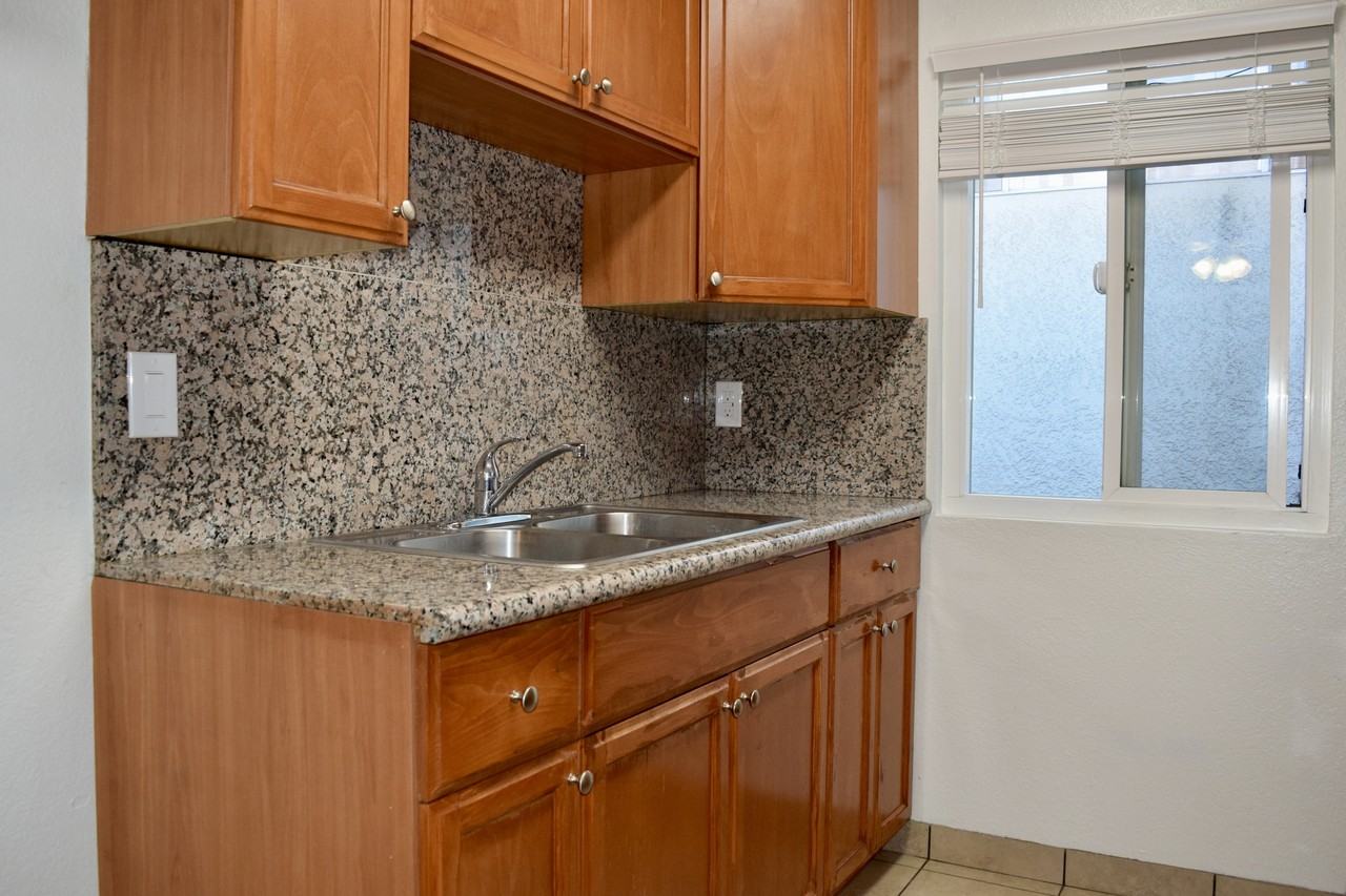 313 East Providencia Avenue - Photo 7 of 20