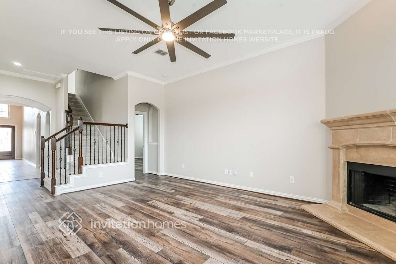 138 Cameron Dr - Photo 2 of 16