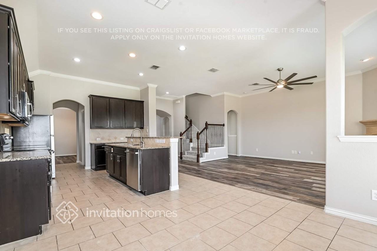 138 Cameron Dr - Photo 4 of 16