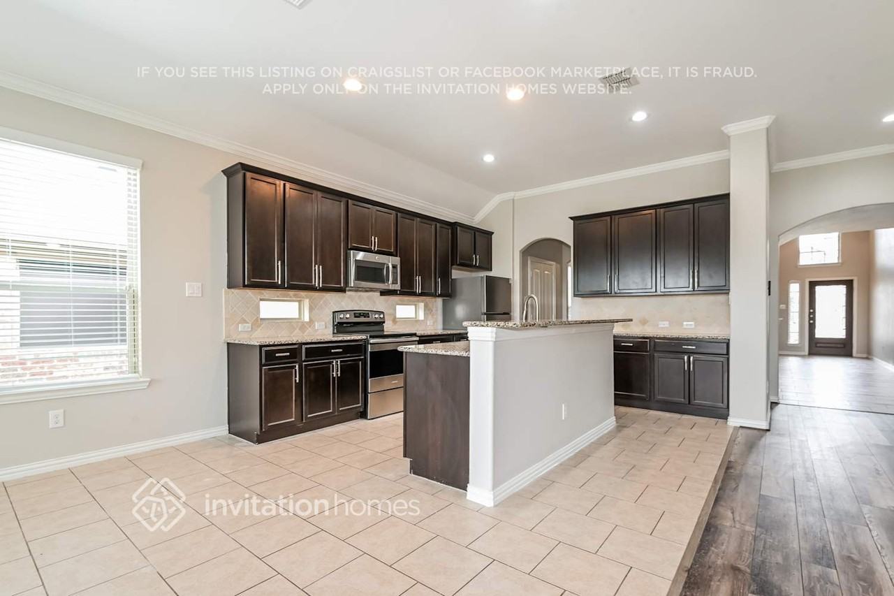 138 Cameron Dr - Photo 5 of 16