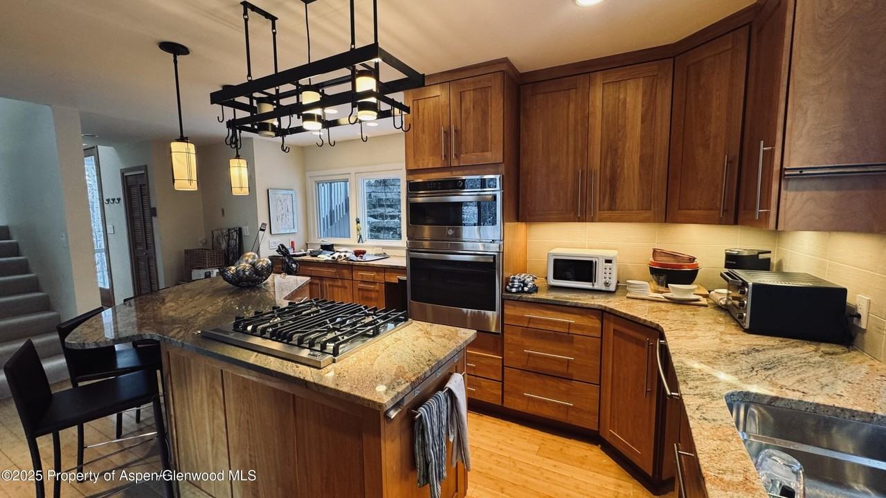 302 Roaring Fork Dr - Photo 5 of 29