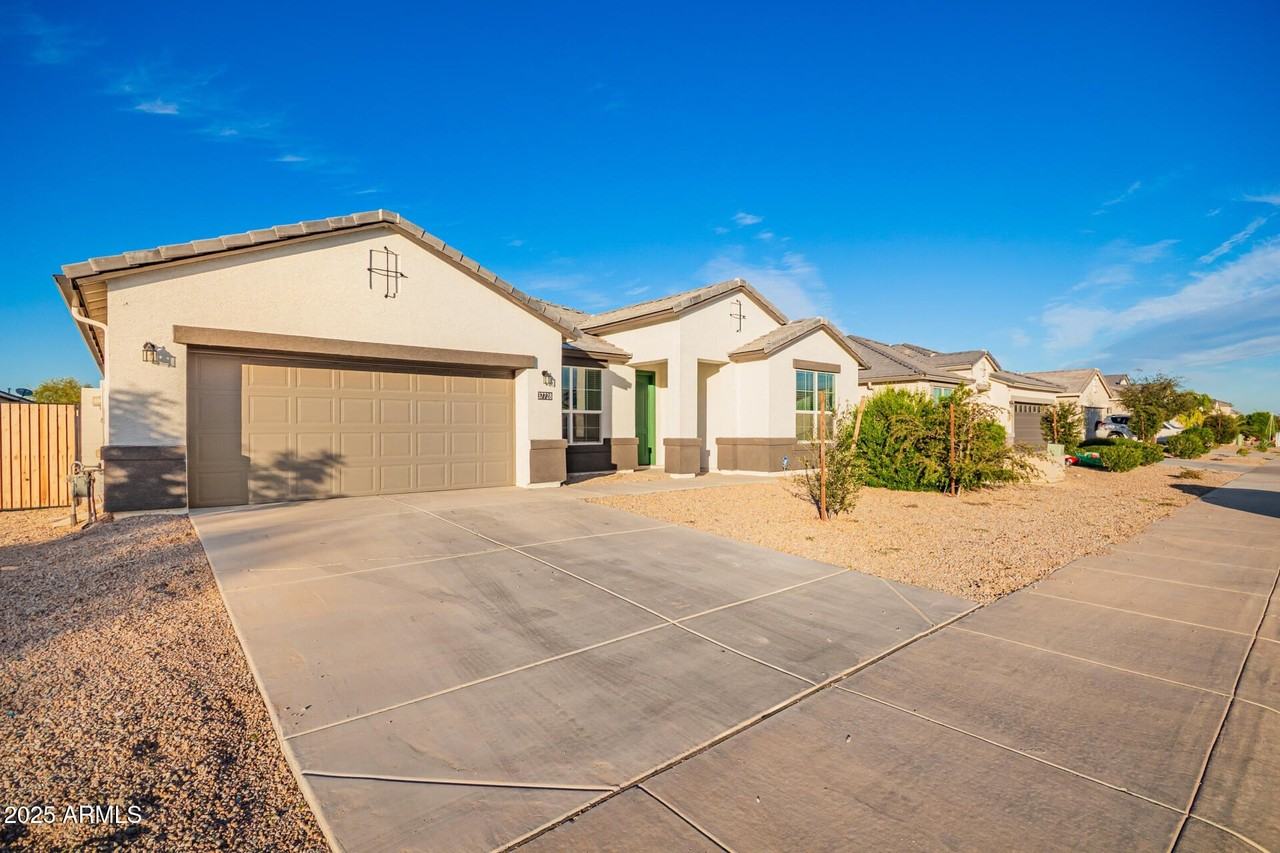 37728 West San Capistrano Avenue - Photo 3 of 41