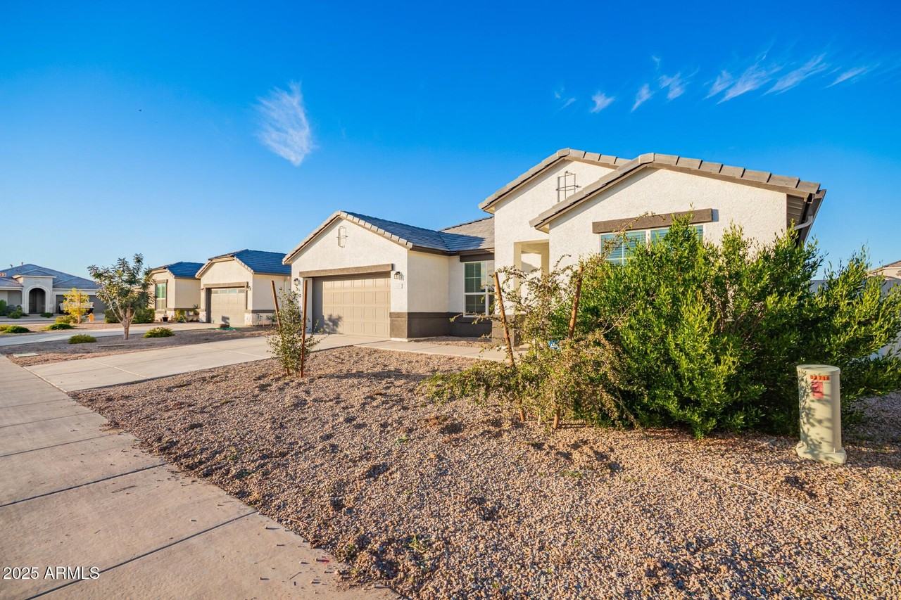 37728 West San Capistrano Avenue - Photo 5 of 41