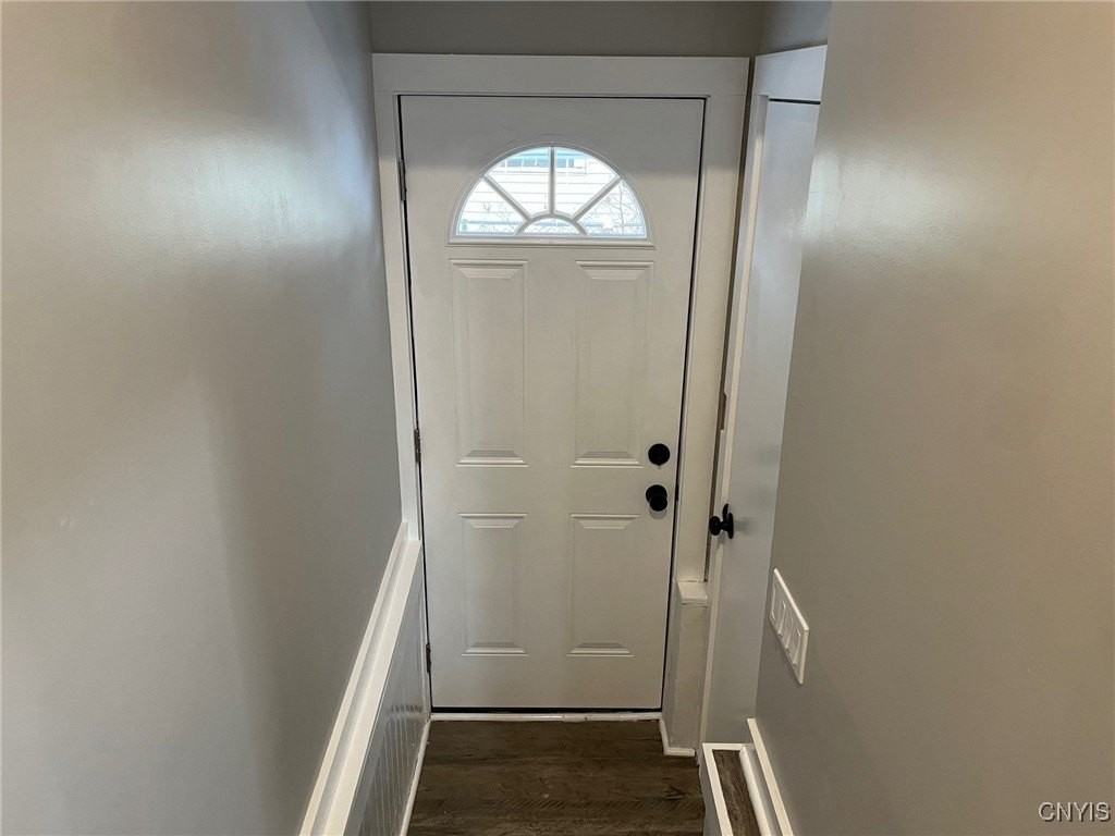 110 Edgemere Rd - Photo 4 of 30