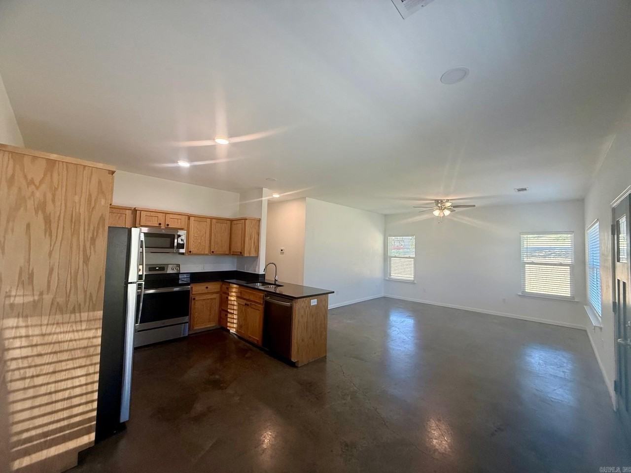 322 322 E Maple Unit B Street - Photo 4 of 20