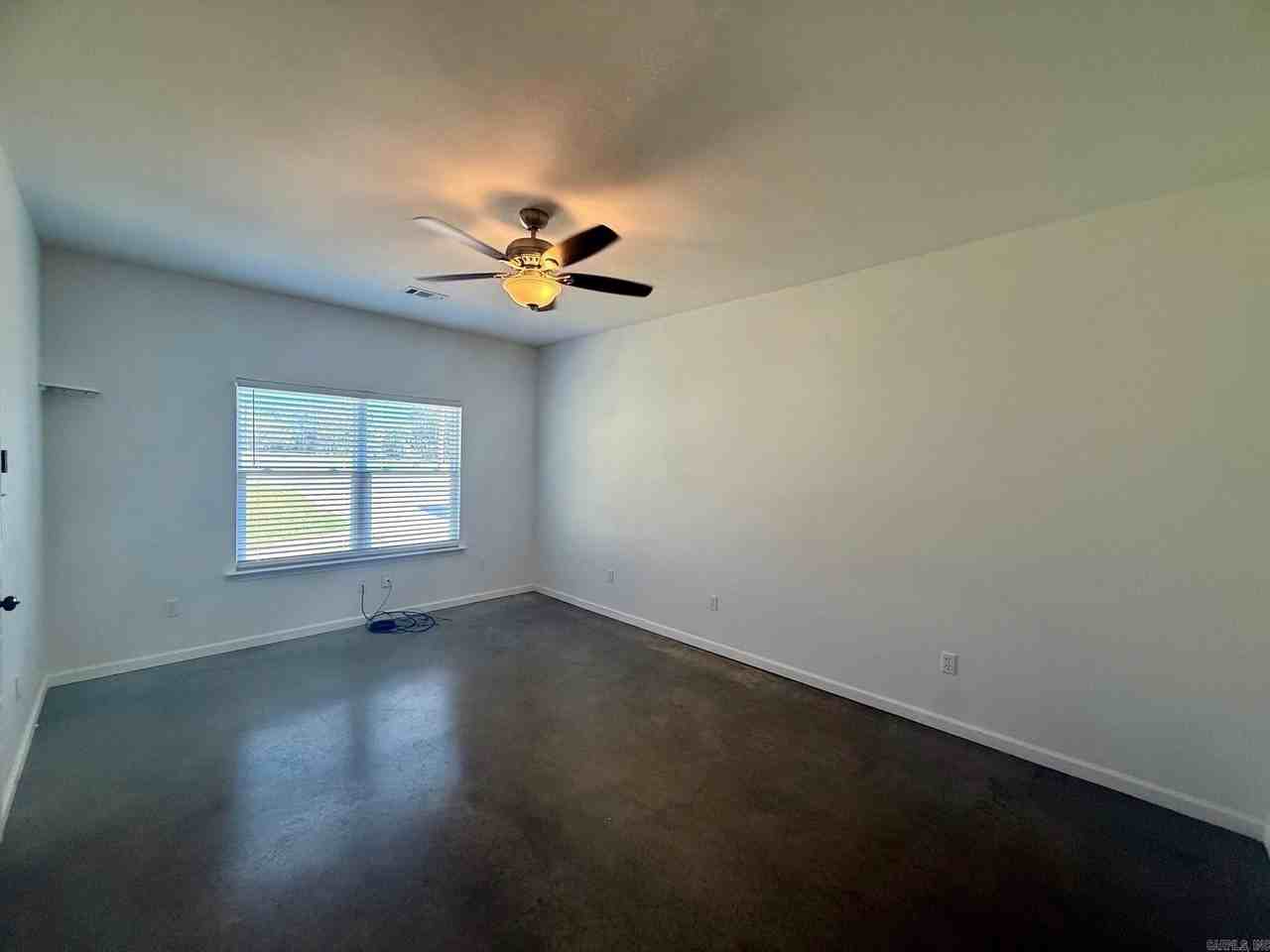 322 322 E Maple Unit B Street - Photo 5 of 20