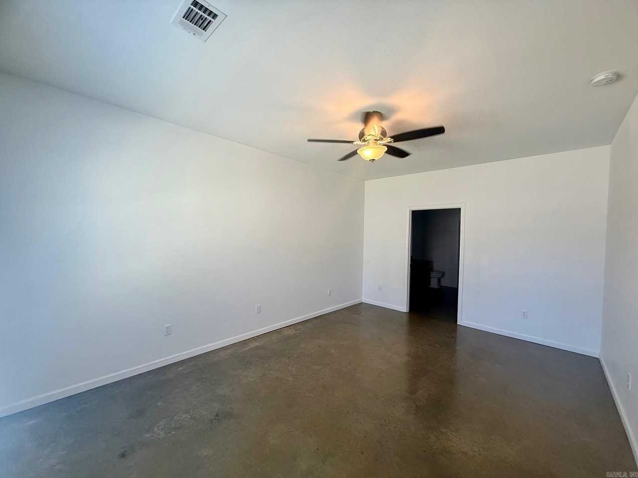 322 322 E Maple Unit B Street - Photo 6 of 20