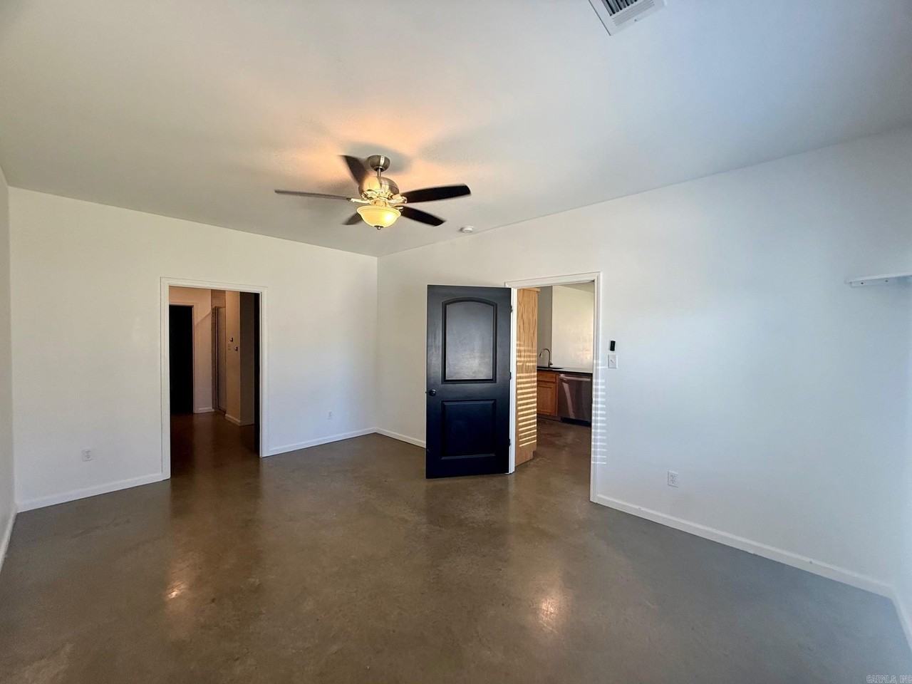 322 322 E Maple Unit B Street - Photo 7 of 20