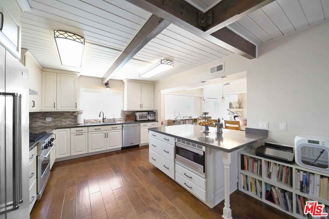 2260 Los Amigos Street - Photo 6 of 31