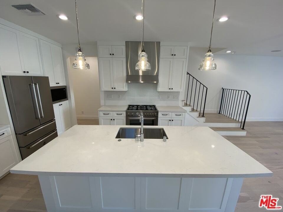 1651 S Hayworth Ave - Photo 2 of 45