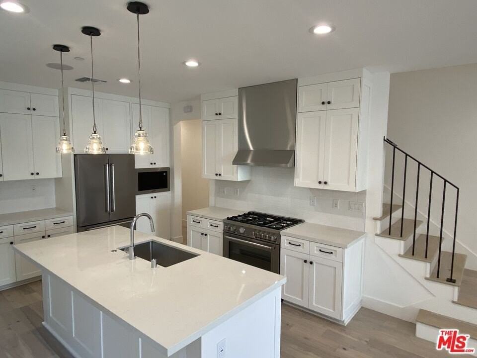 1651 S Hayworth Ave - Photo 3 of 45