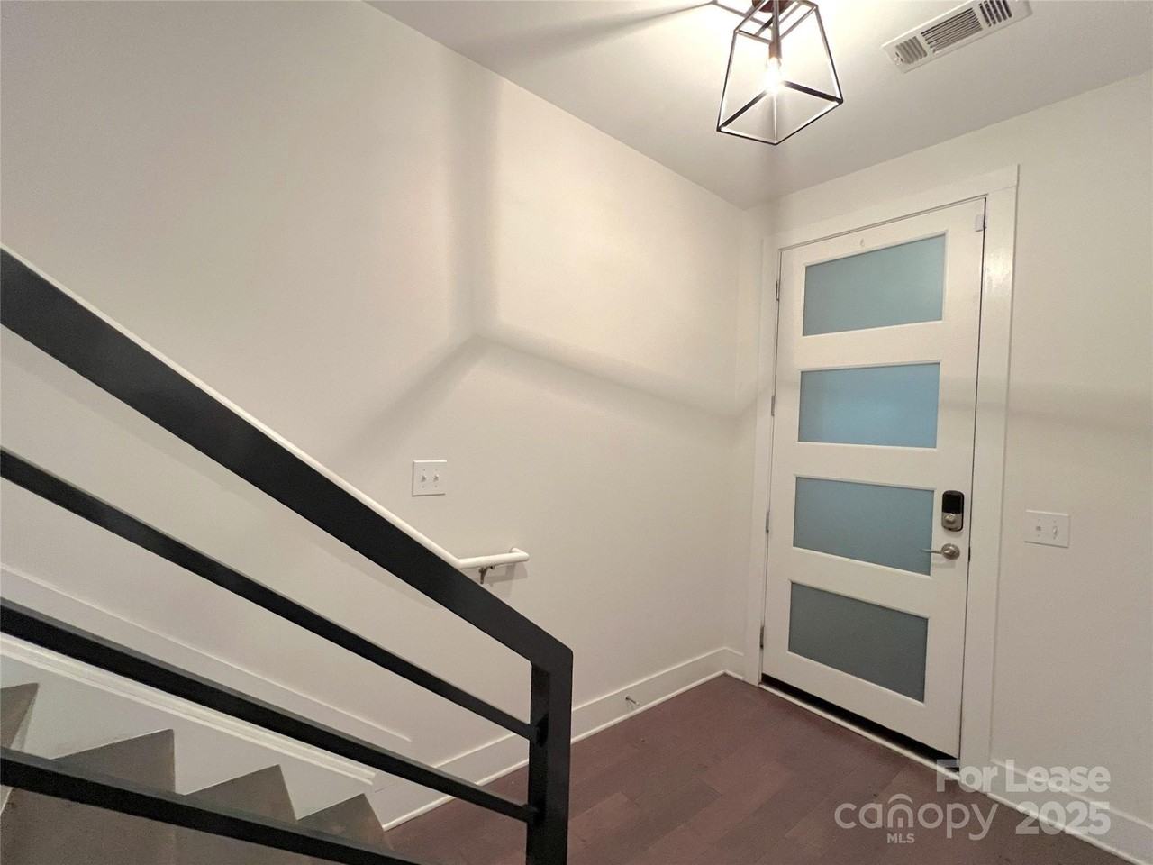 211 Doggett Street - Photo 4 of 32