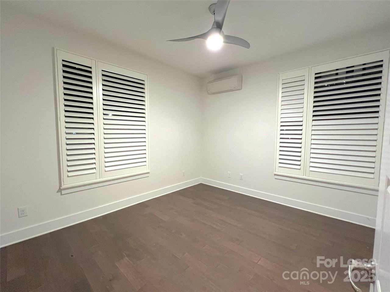 211 Doggett Street - Photo 5 of 32