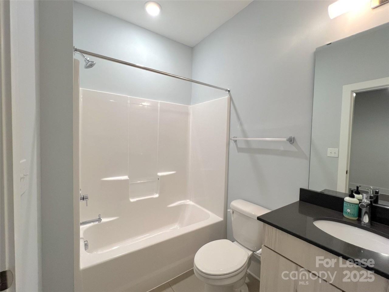 211 Doggett Street - Photo 6 of 32