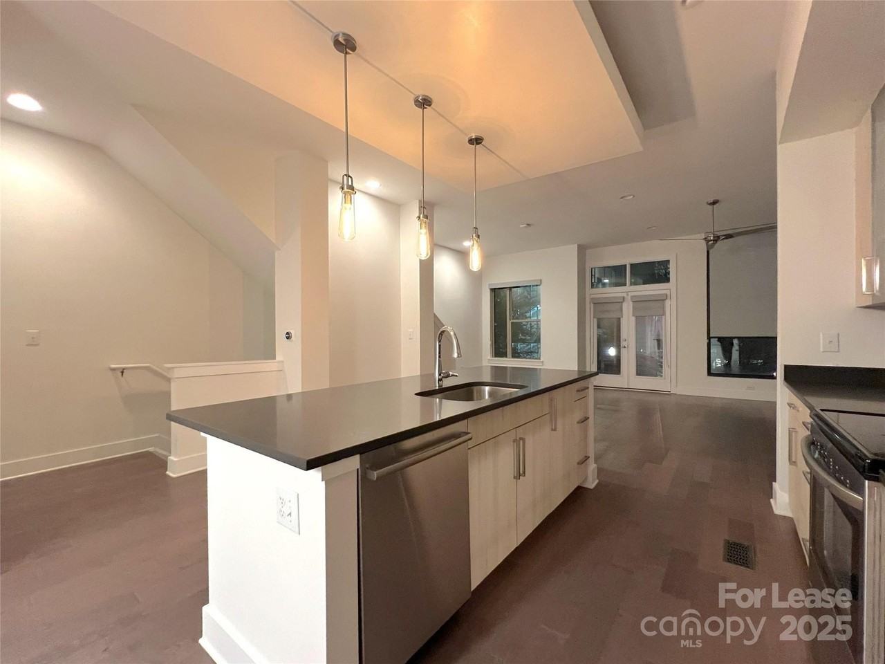 211 Doggett Street - Photo 7 of 32