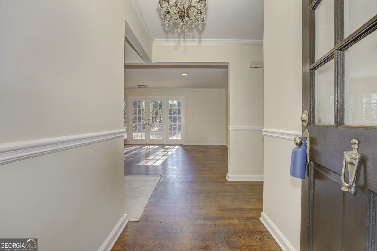 465 Windsor Pkwy - Photo 6 of 38