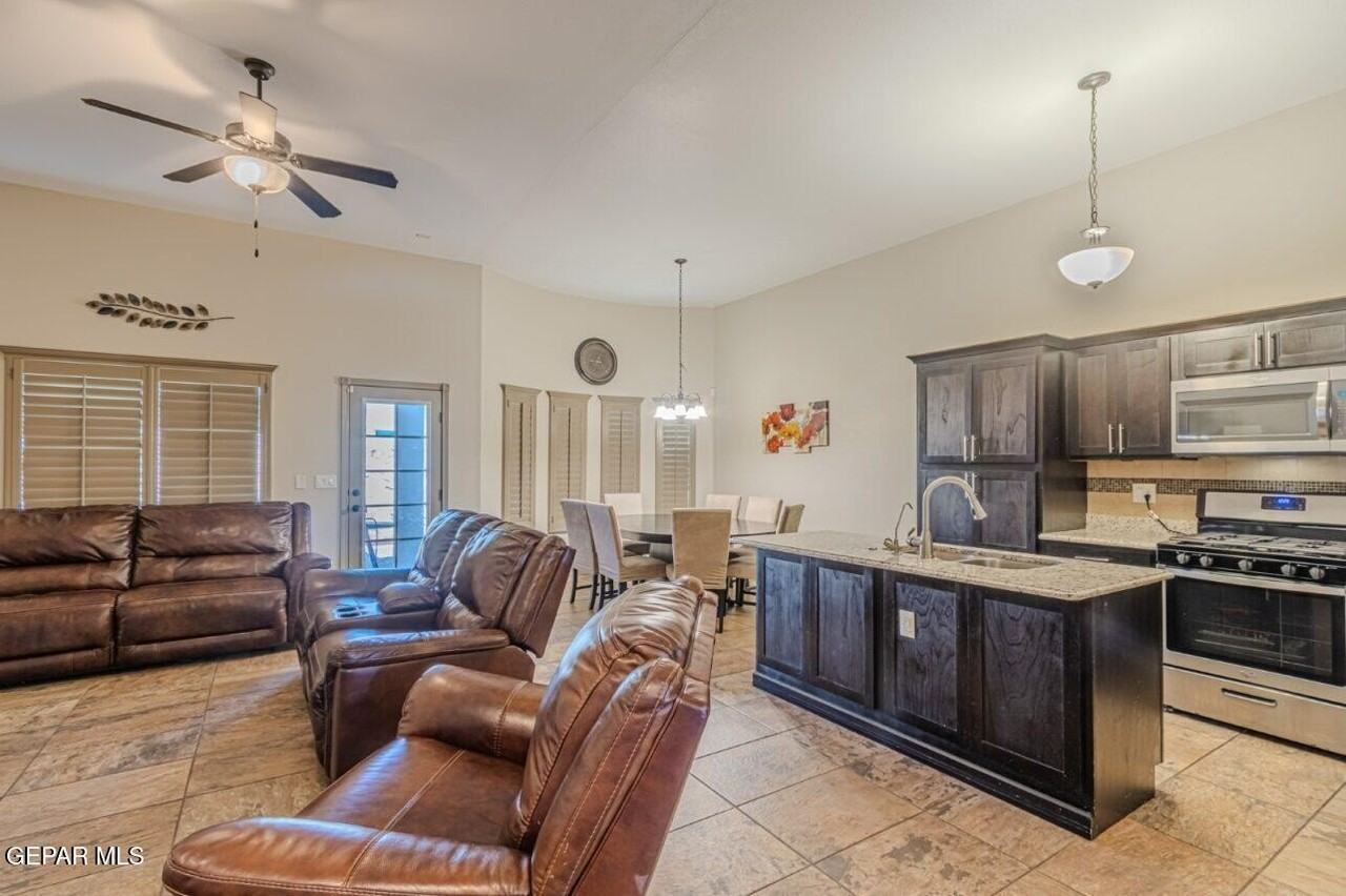 13159 Wellington Drive - Photo 4 of 27