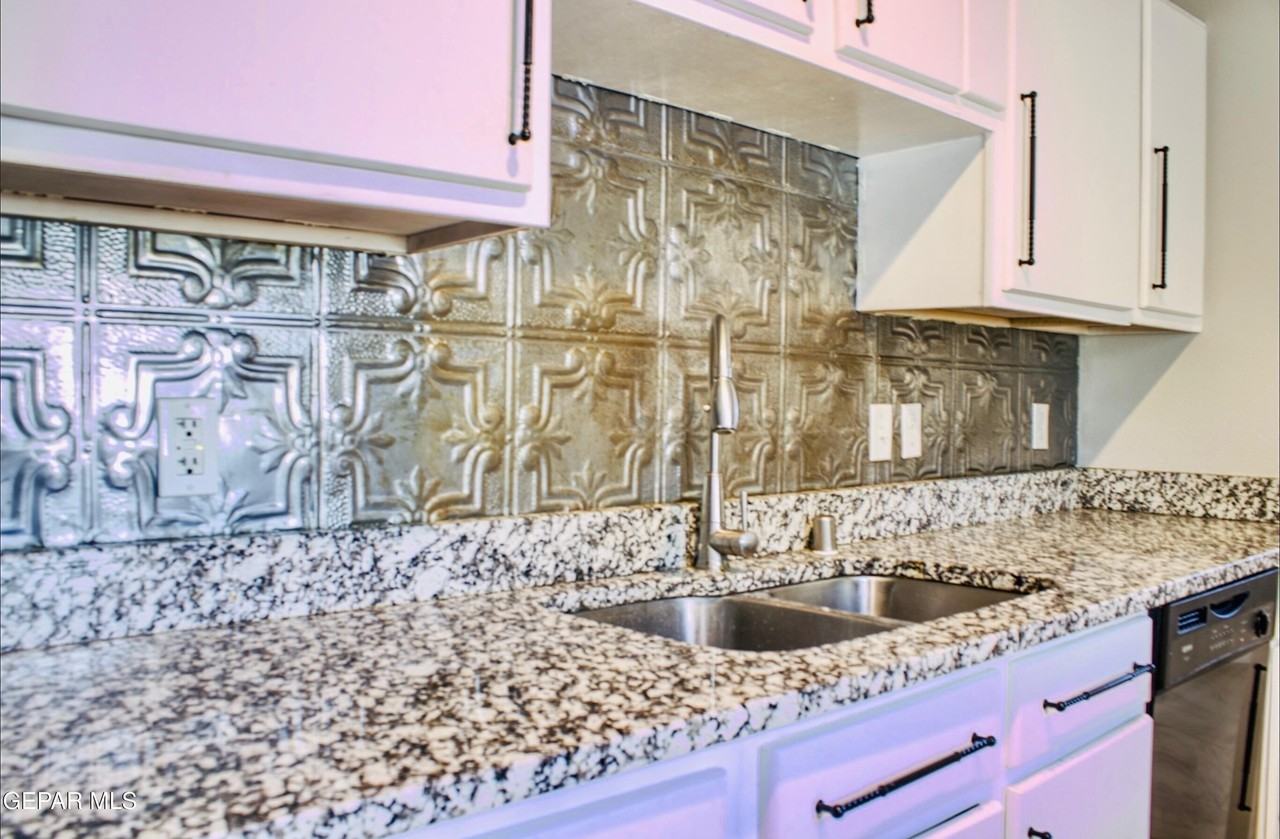 3508 Douglas Ave - Photo 5 of 13