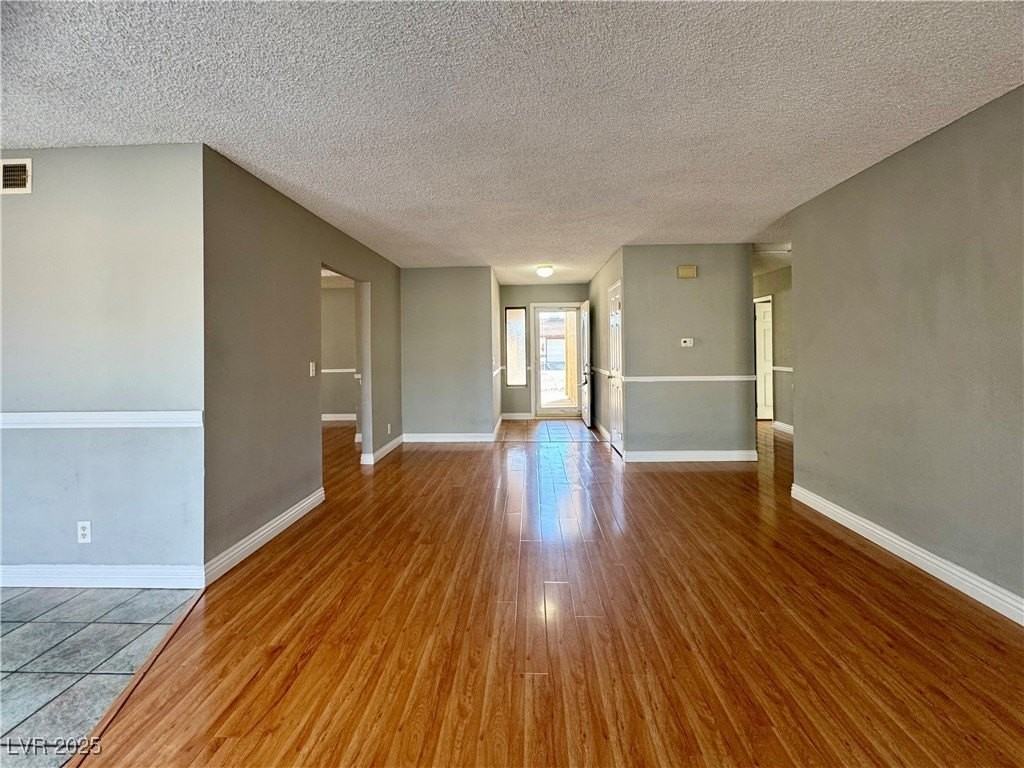 7018 Montcliff Avenue - Photo 4 of 26