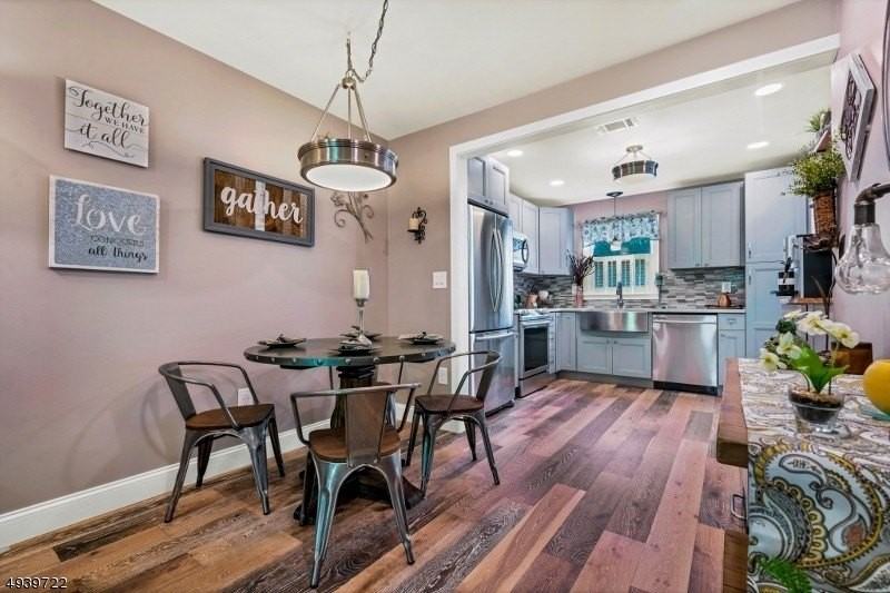 323 Sparrow Ct - Photo 4 of 20