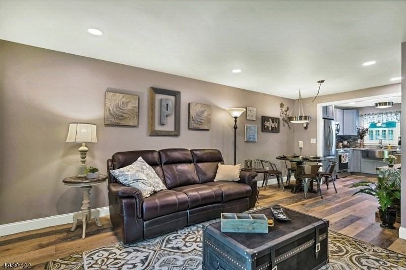 323 Sparrow Ct - Photo 6 of 20