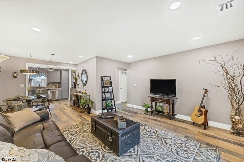 323 Sparrow Ct - Photo 7 of 20