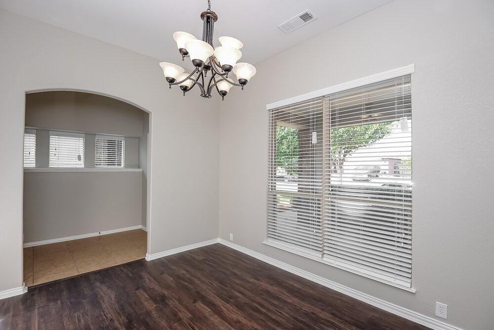 656 Brooks St - Photo 7 of 17